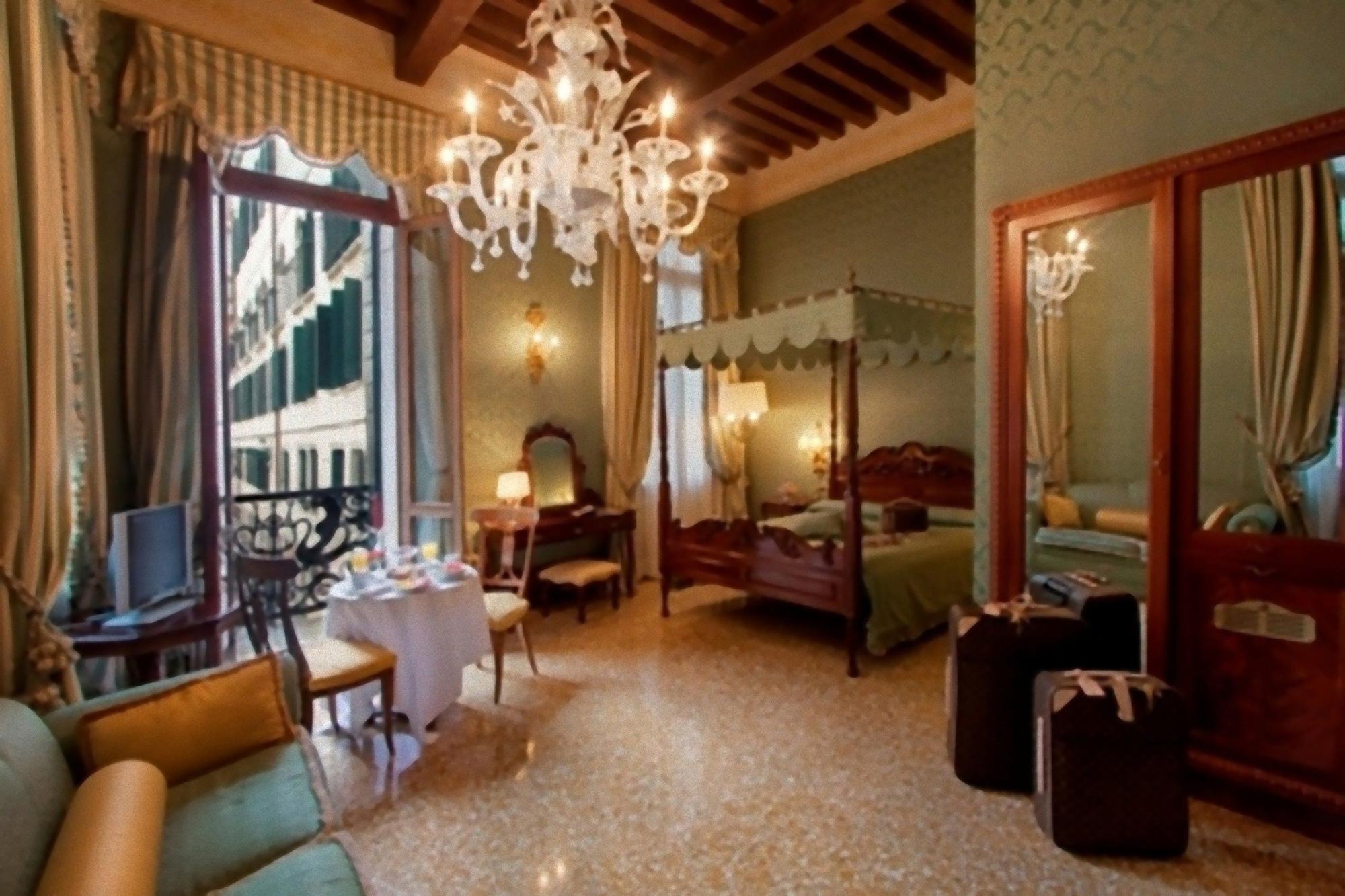 Hotel Al Ponte Dei Sospiri Venesia Bagian luar foto