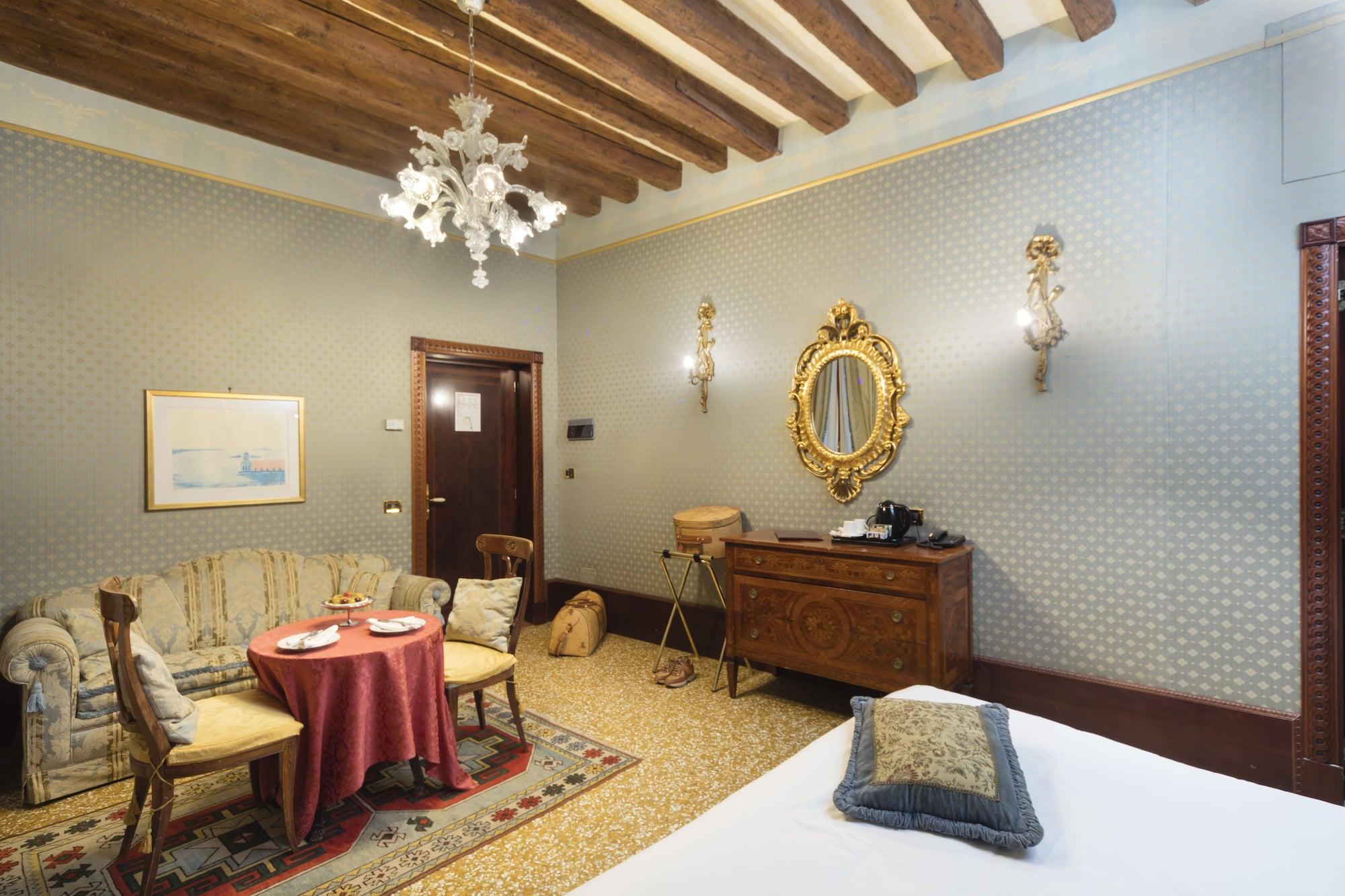 Hotel Al Ponte Dei Sospiri Venesia Bagian luar foto