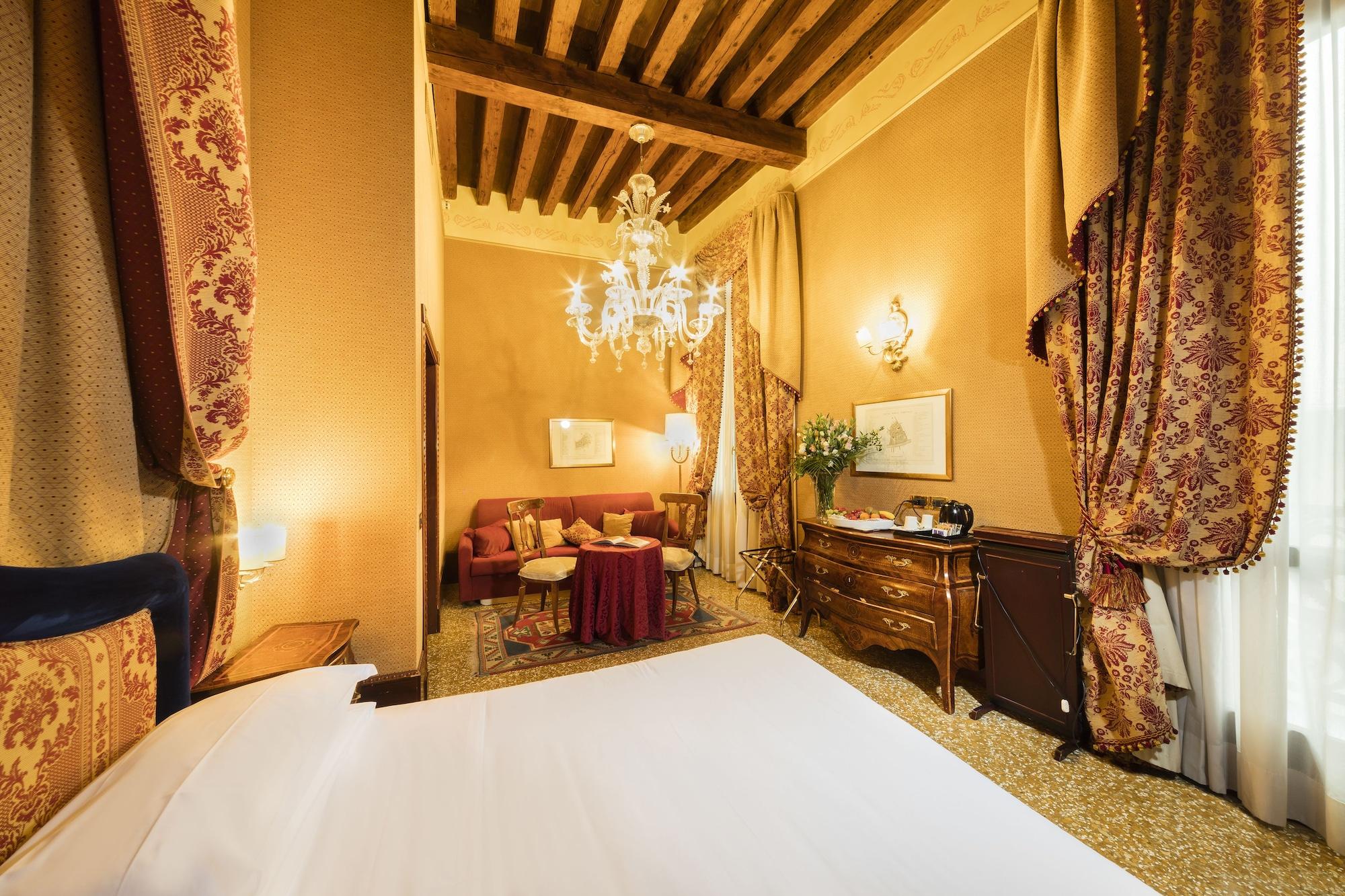 Hotel Al Ponte Dei Sospiri Venesia Bagian luar foto