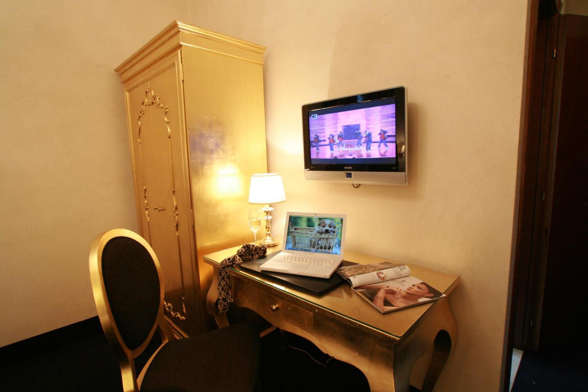 Hotel Al Ponte Dei Sospiri Venesia Bagian luar foto