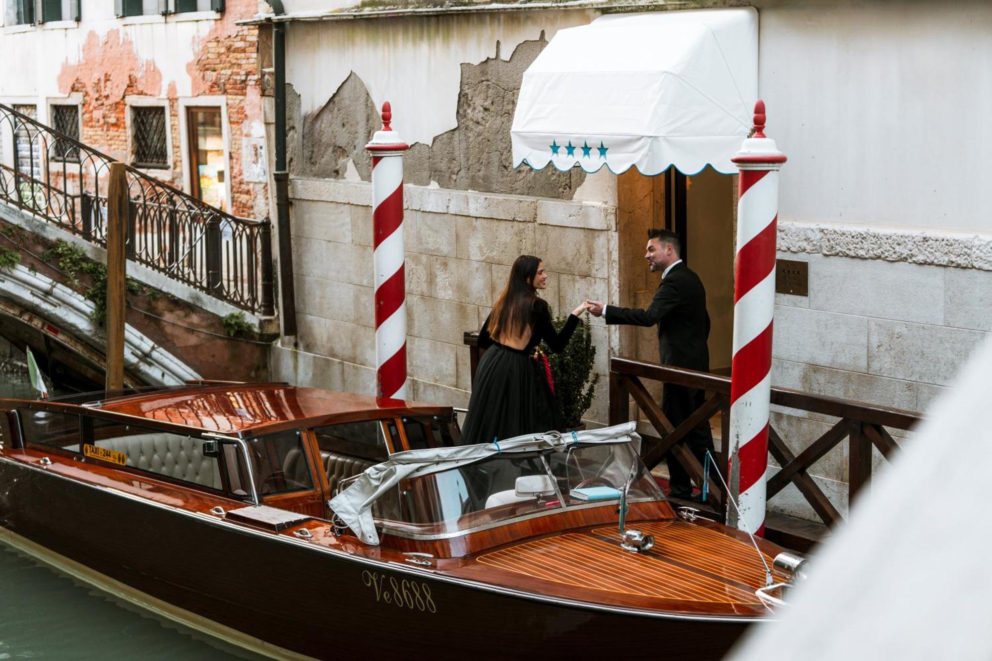 Hotel Al Ponte Dei Sospiri Venesia Bagian luar foto