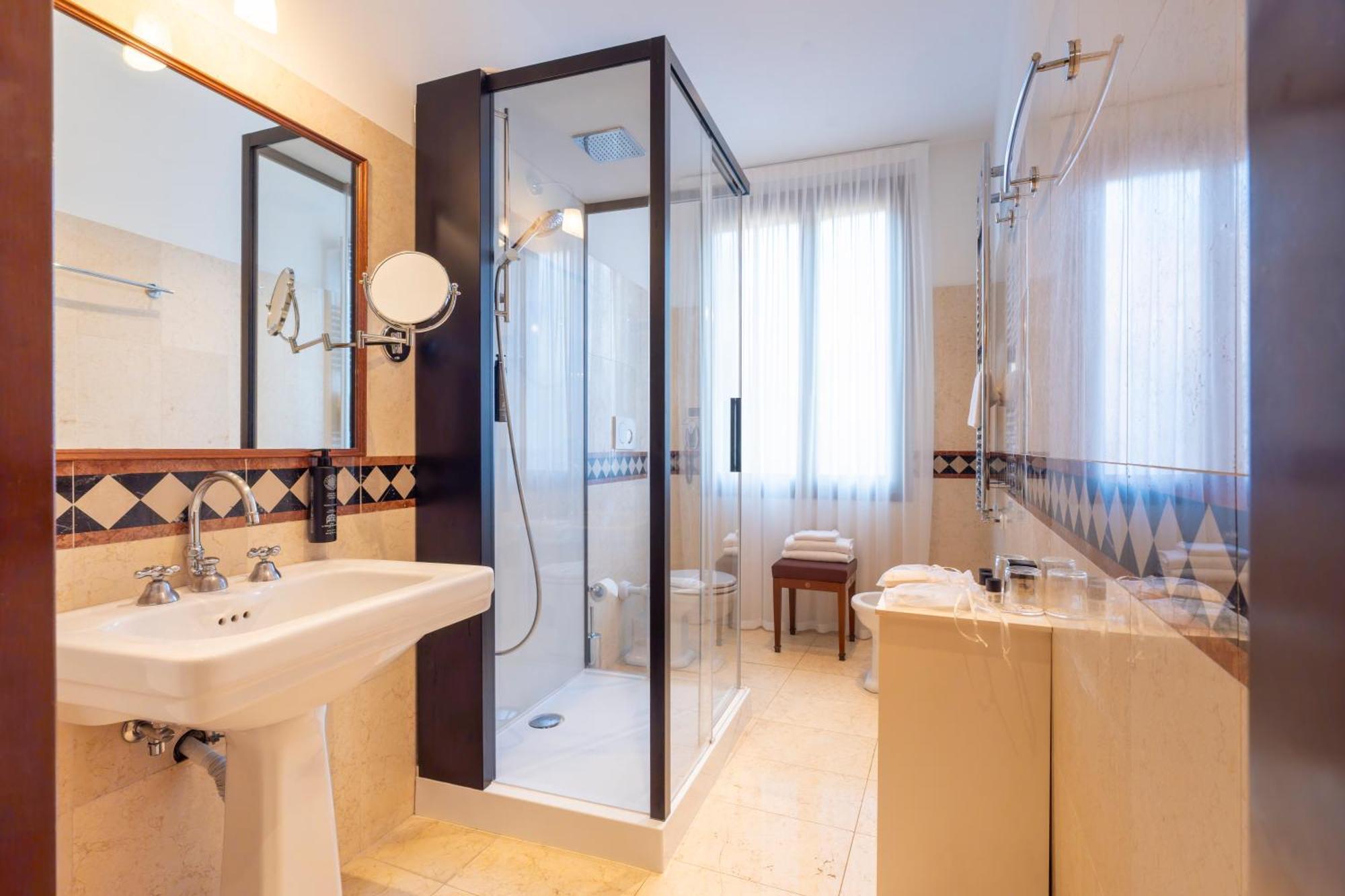 Hotel Al Ponte Dei Sospiri Venesia Bagian luar foto