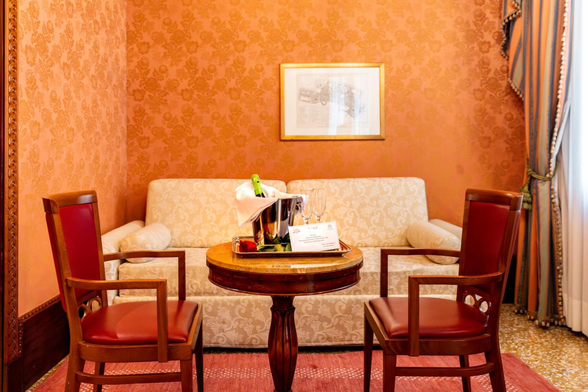 Hotel Al Ponte Dei Sospiri Venesia Bagian luar foto