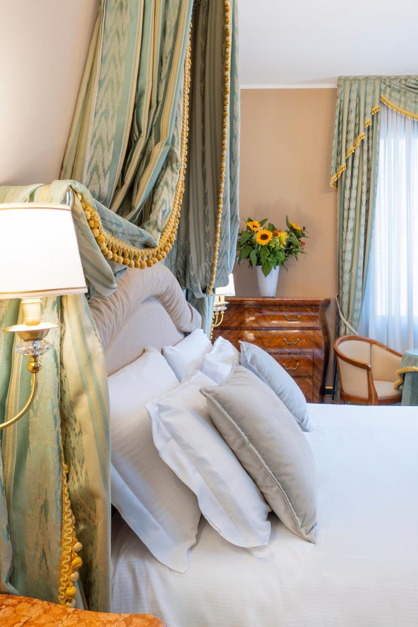 Hotel Al Ponte Dei Sospiri Venesia Bagian luar foto