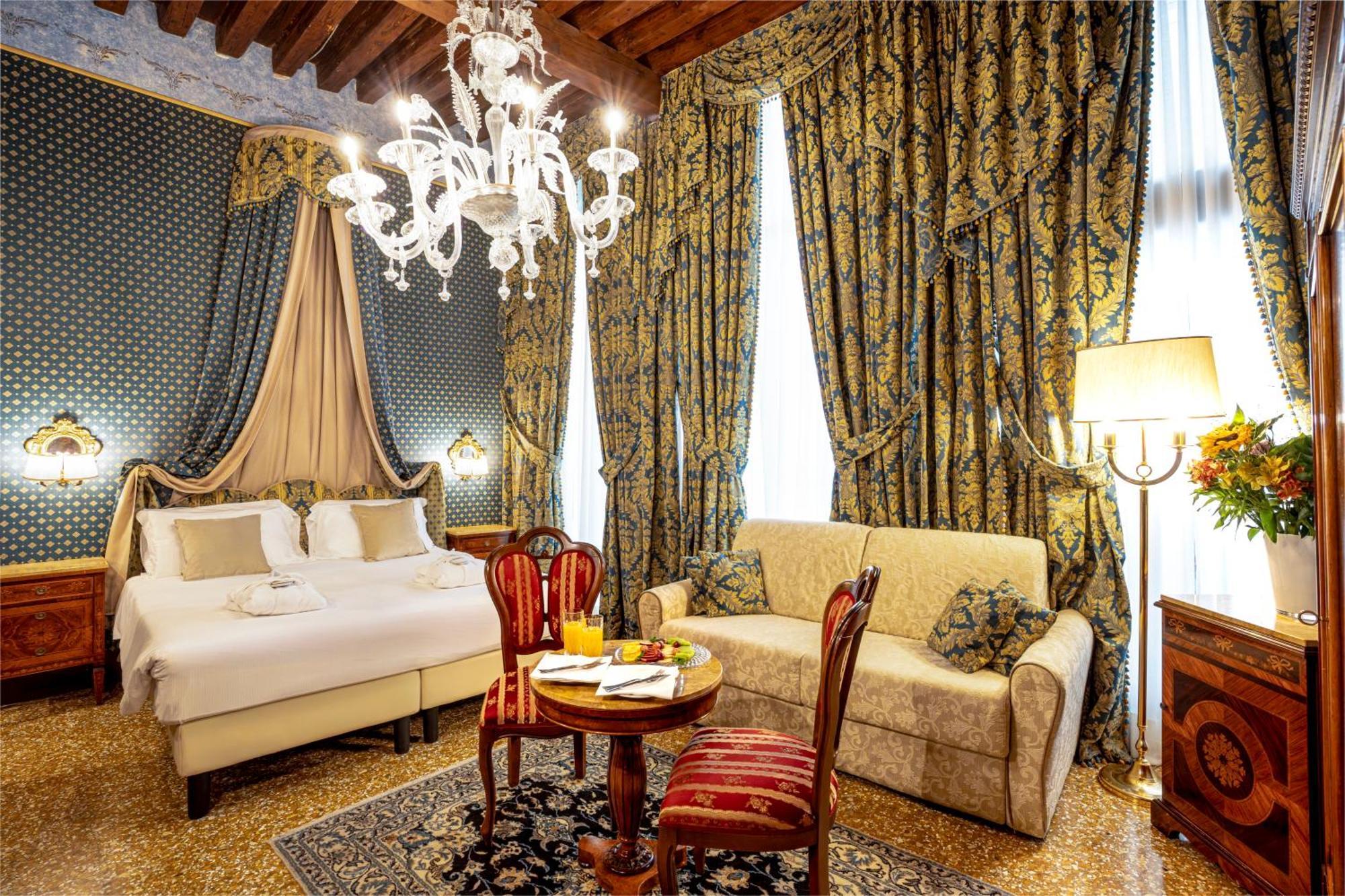 Hotel Al Ponte Dei Sospiri Venesia Bagian luar foto