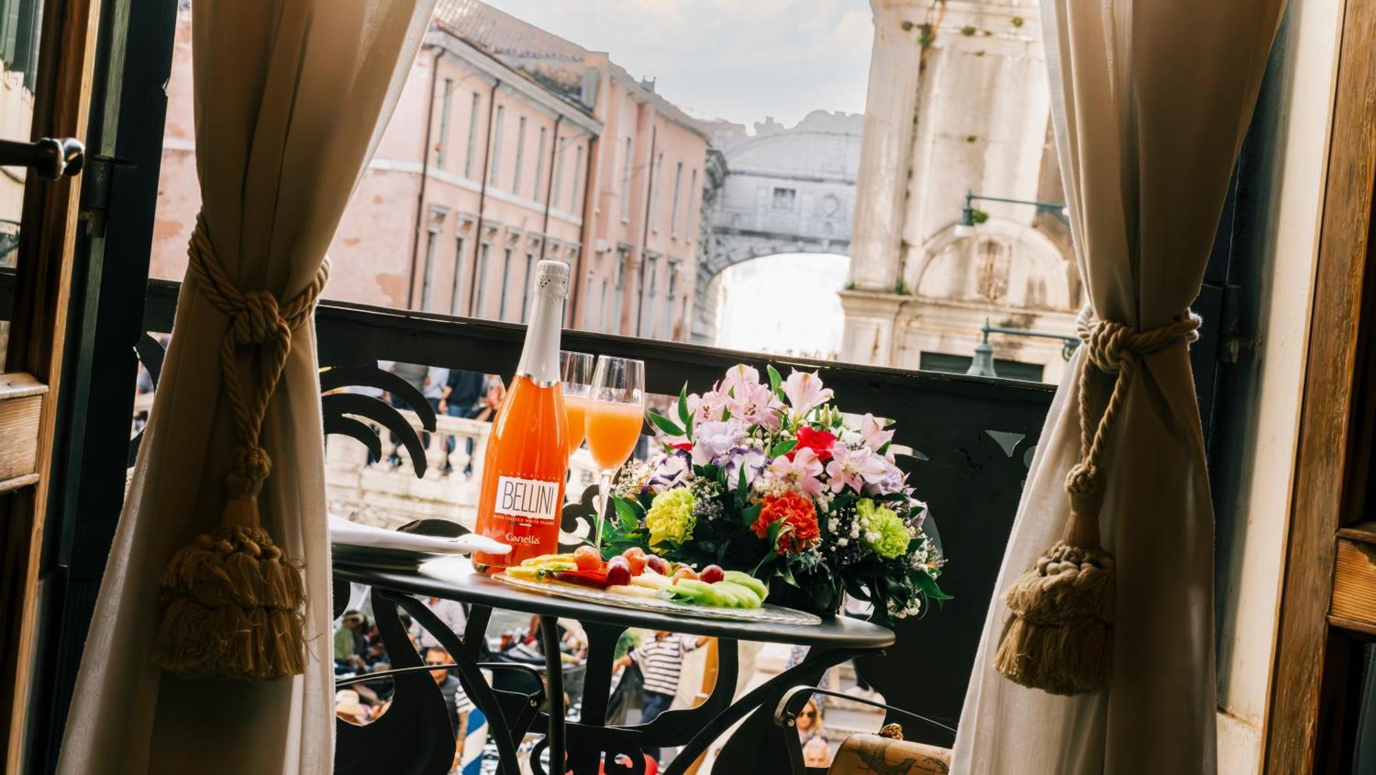 Hotel Al Ponte Dei Sospiri Venesia Bagian luar foto