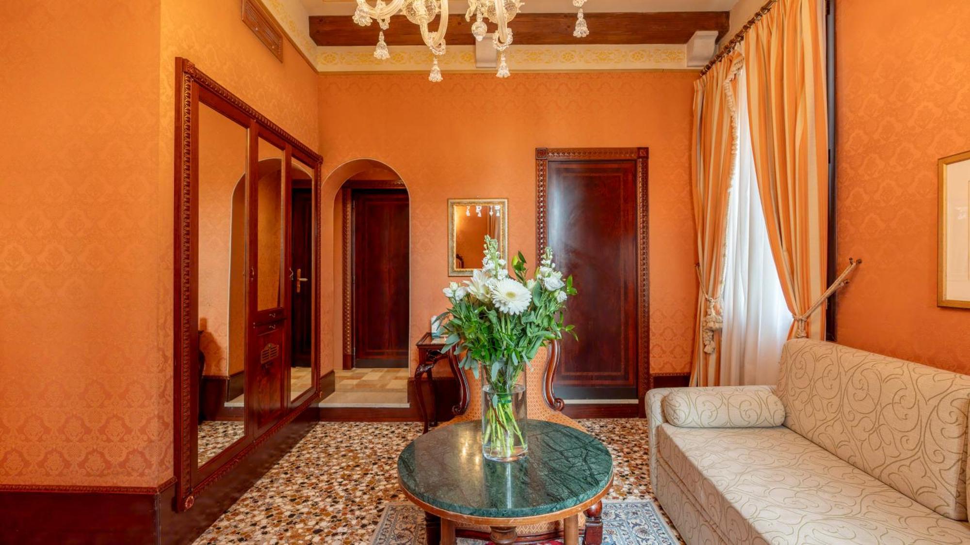 Hotel Al Ponte Dei Sospiri Venesia Bagian luar foto